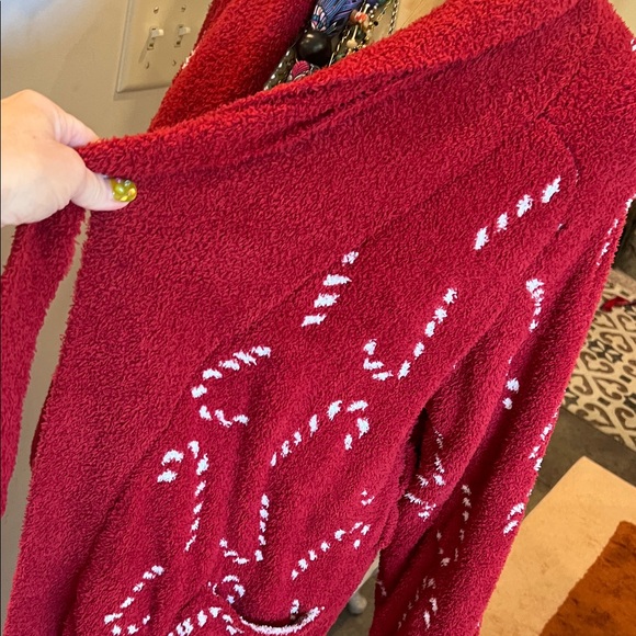 Luxurious POTTERY BARN Red Candy Cane Robe - Picture 7 of 16